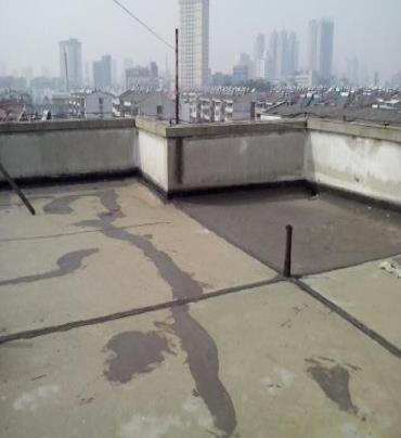 新晃漏水维修 楼顶漏水是什么原因，楼顶漏水维修方法是什么?